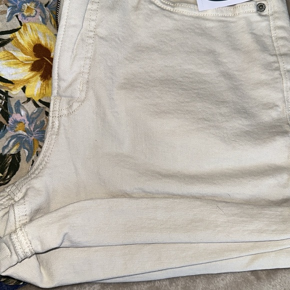 Old Navy Women's Size 10 Short Bundle - Picture 4 of 7
